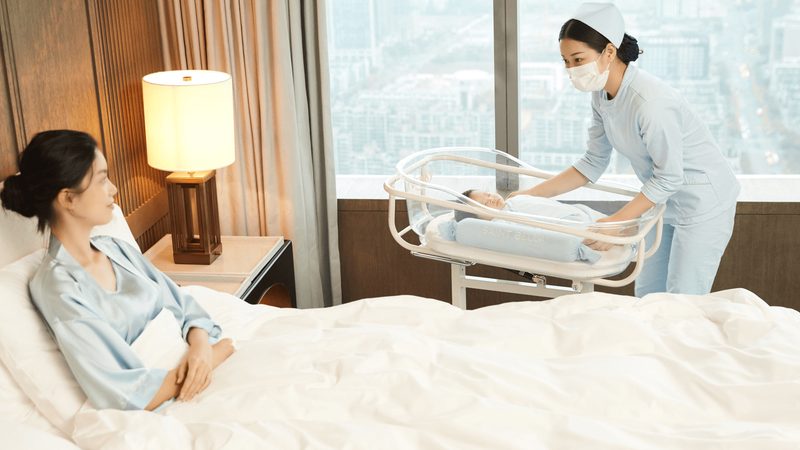 妈妈在选择乳房按摩催乳师或母乳指导时，可以从以下几个方面进行考虑：